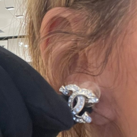 CHANEL 23P Silver & Crystal  CC Logo Studs Earrings Brand New w/tag - Picture 8 of 9